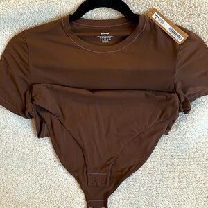 Skims ‘FITS EVERYBODY’ bodysuit. NWT Size M. $35